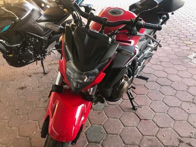 Moto CB500F 2021 vermelha