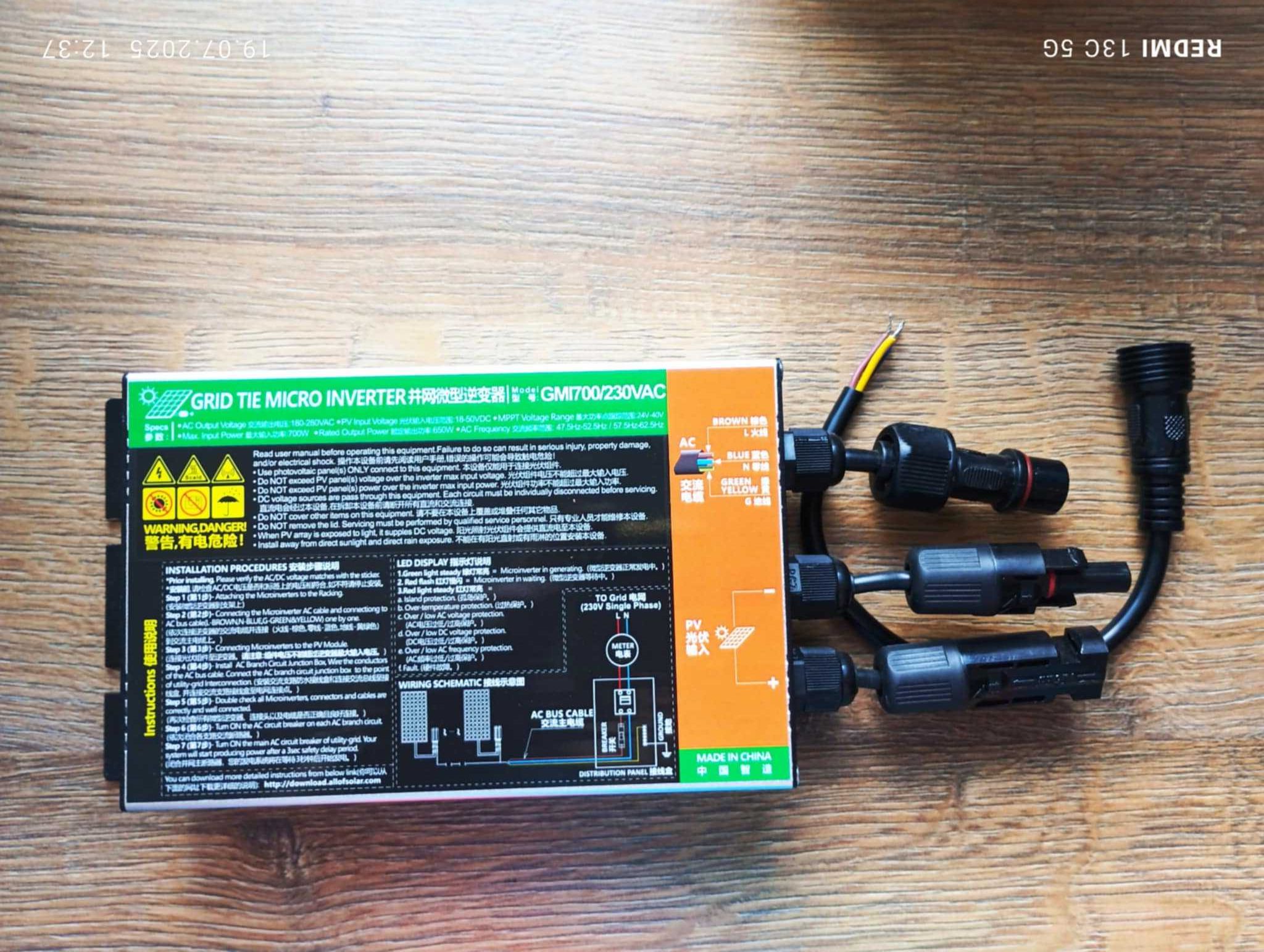 MIKROINWERTER  solarny 230V Seria  GMI 700W