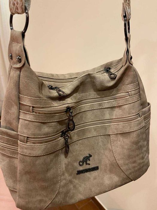 Vou vender uma mala de senhora, uma mochila