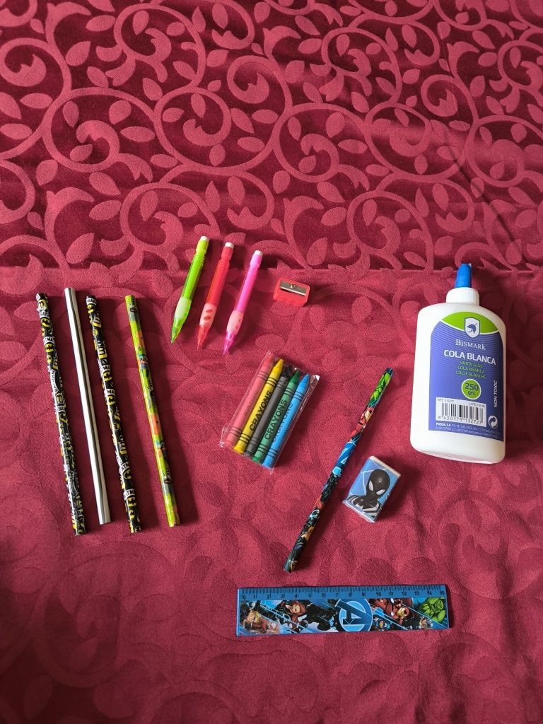 Conjunto de material variado escolar NOVO