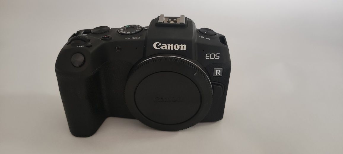 Canon EOS RP Full-Frame, como nova (menos de 400 disparos)