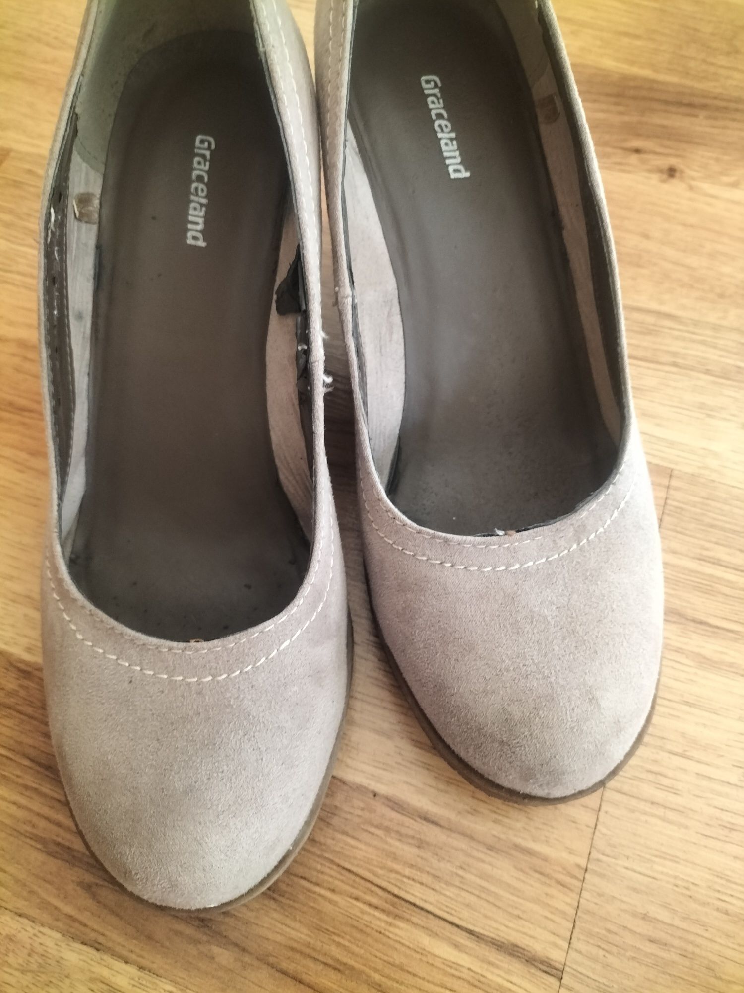 Buty na koturnie