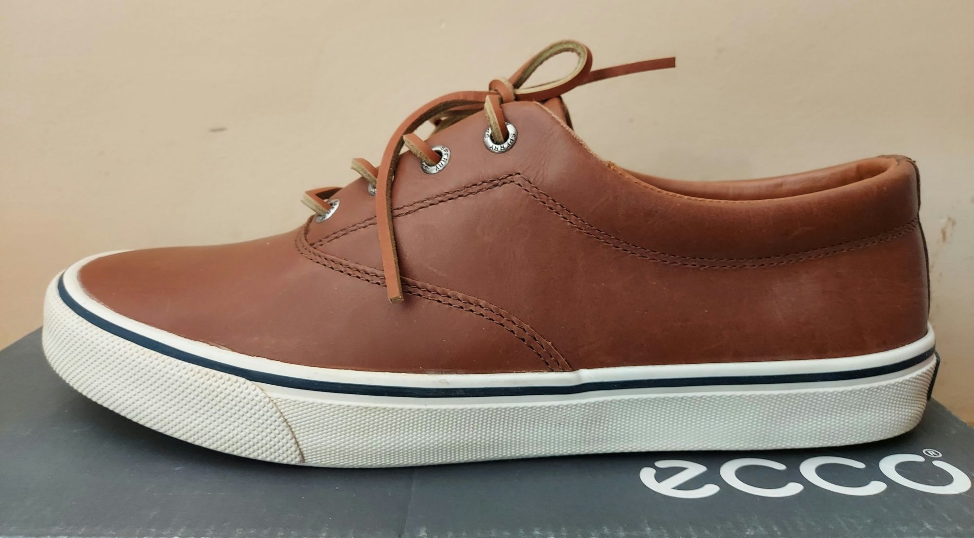 Продаю новые кожаные кеды Sperry