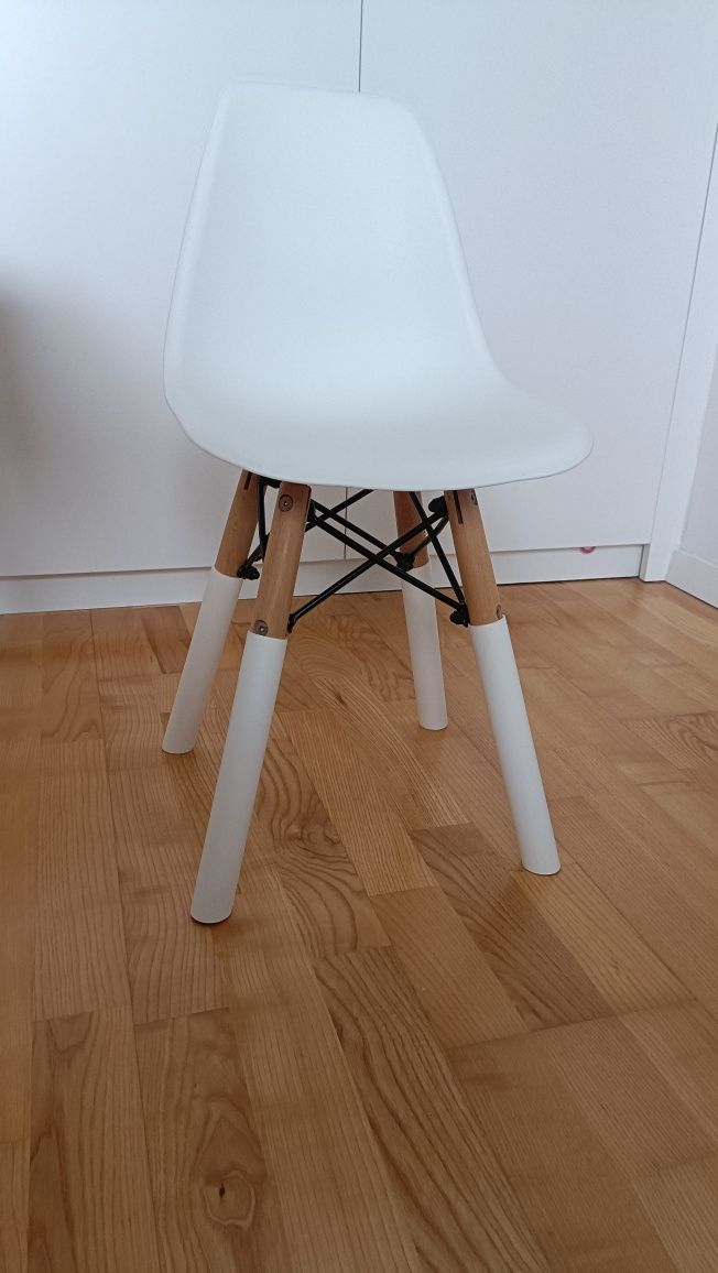 Stoliczek z krzesłem dla dziecka
