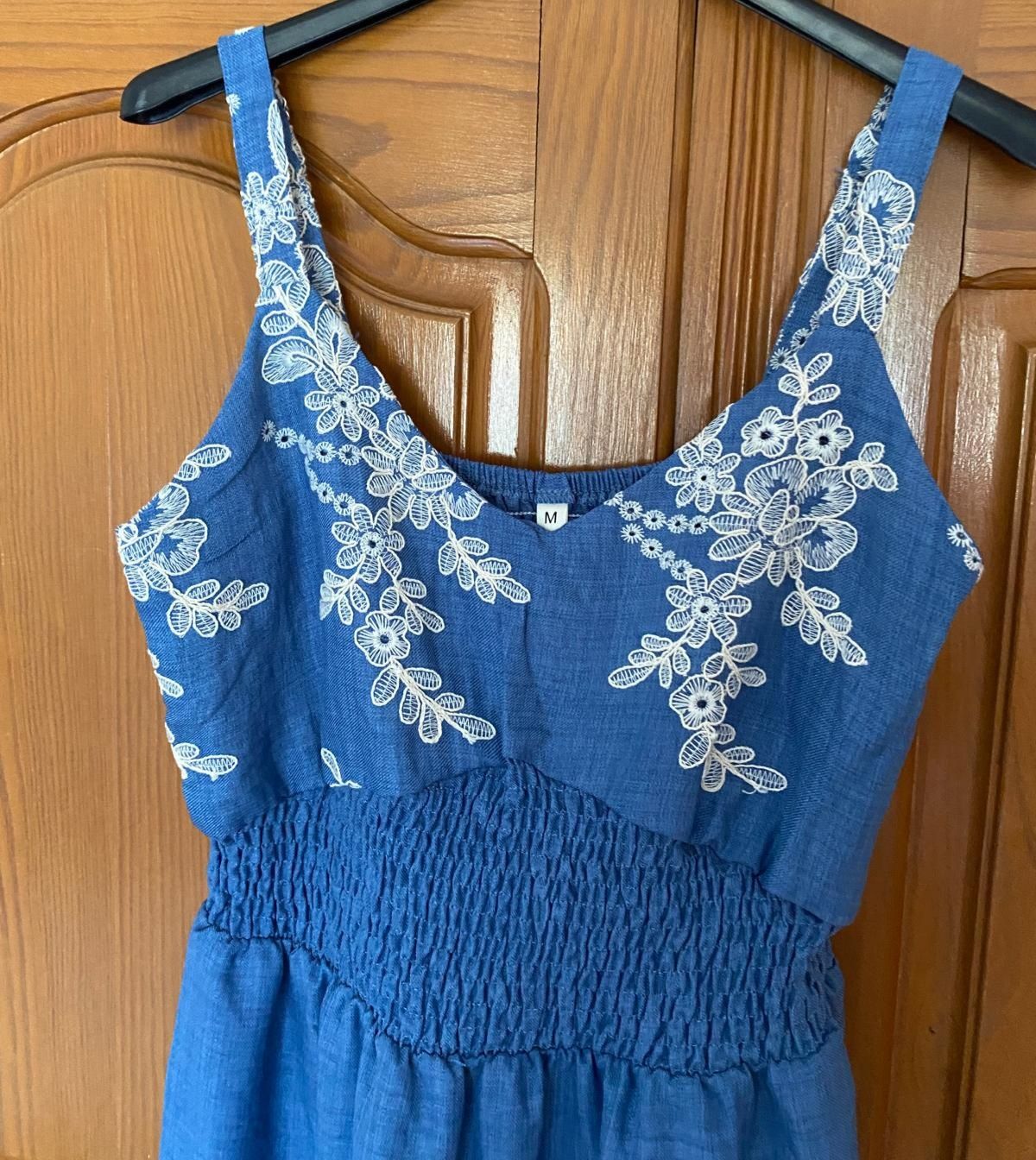 Vestido com bordado inglês