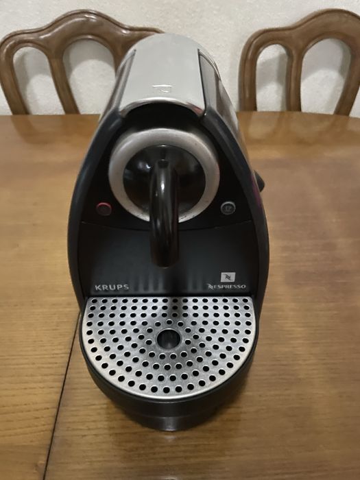 Máquina café Nespresso praticamente nova