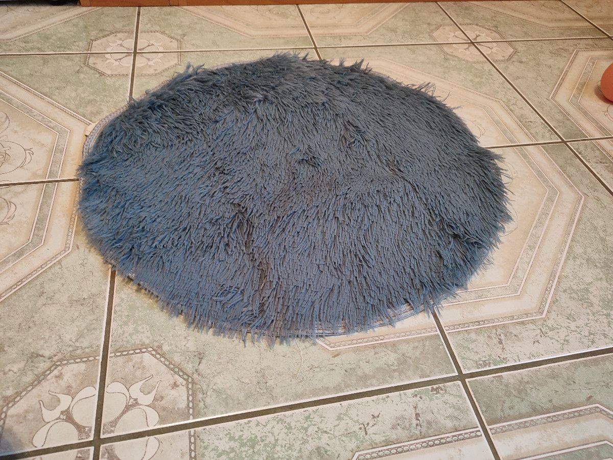 Nowy jasny dywan okrągły 60 cm