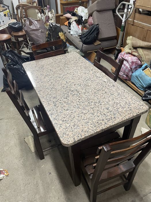 Mesa de Cozinha e 4 Cadeiras
