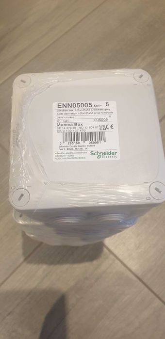 Puszka nadtynkowa 105x105x80 Schneider Mureva Box