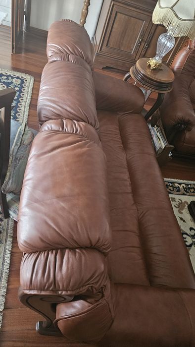 Sofás em Pele de excelente qualidade.