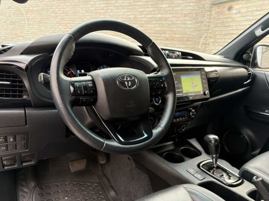 Toyota Hilux      2021