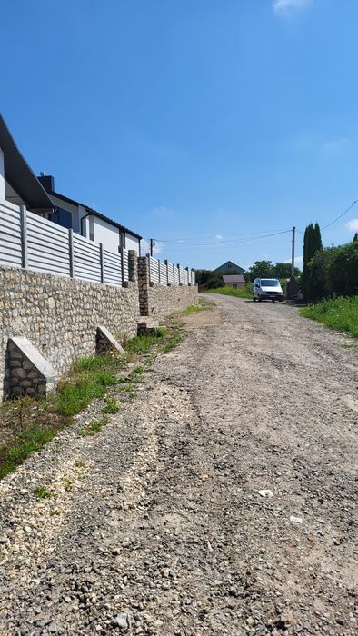 Продається ділянка на 2 заїзди