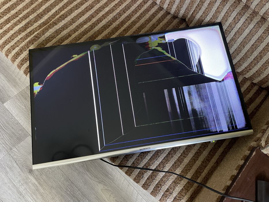 Телевизор Skyworth 32E6A (32E6 AI) под ремонт или на запчасти.