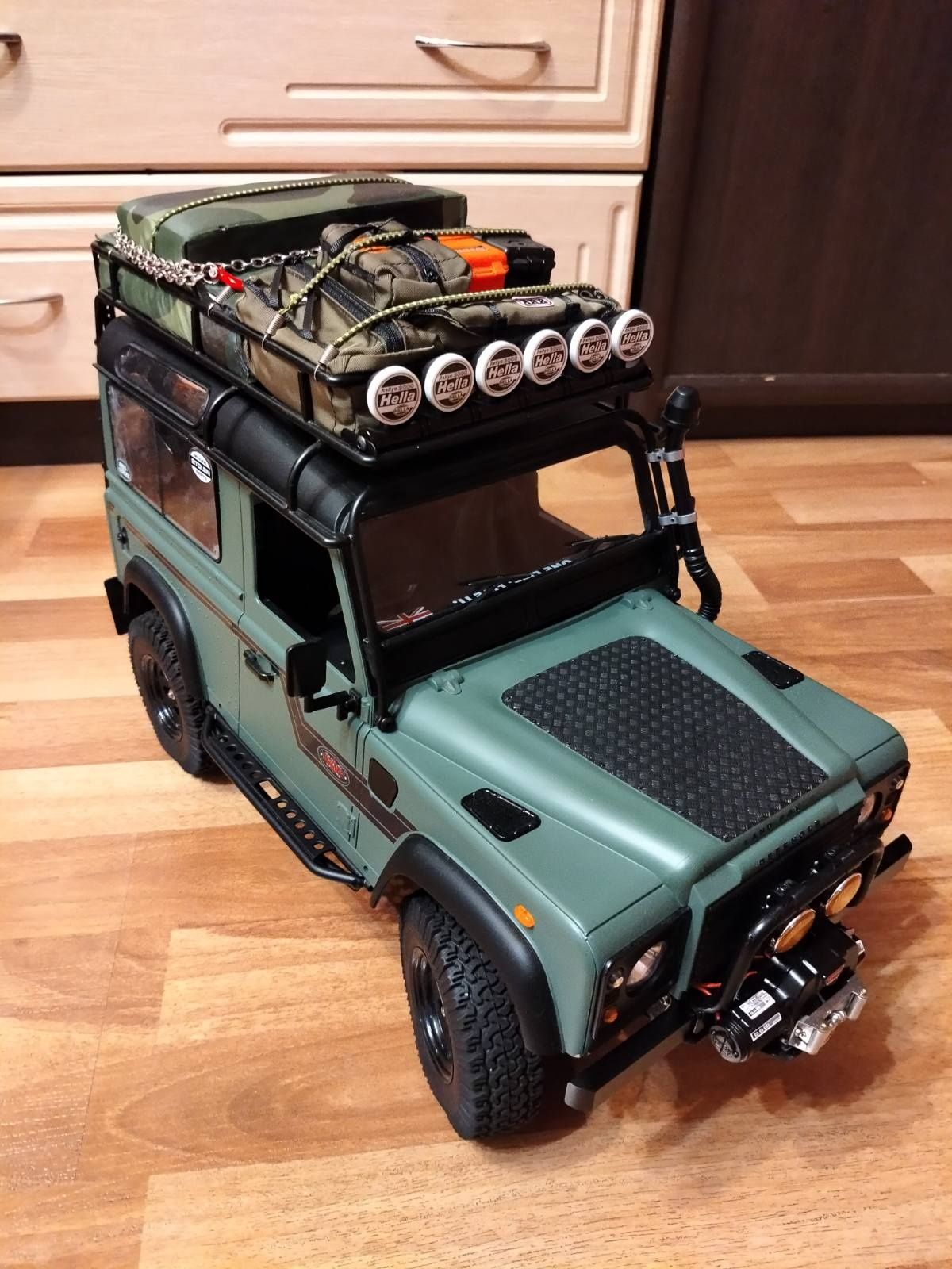 Трофи модель на радиоуправлении Land Rover 1/10 RC Traxxas Axial Rc4wd
