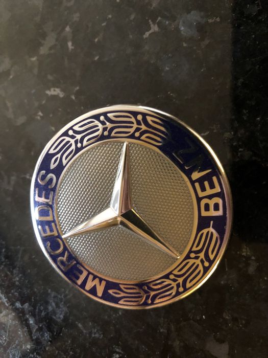 Значки на капот мерседеса