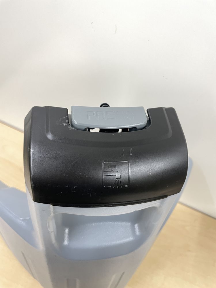 Pojemnik na wode detergent odkurzacz karcher Se 4001 Se 4002 kompletny