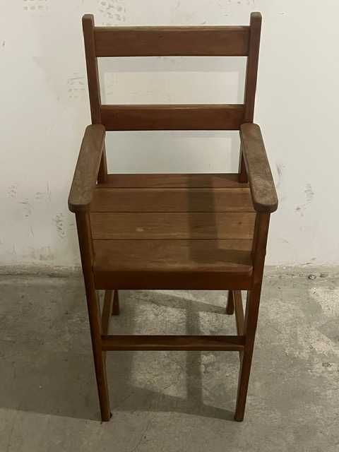 Cadeira alta de criança de madeira