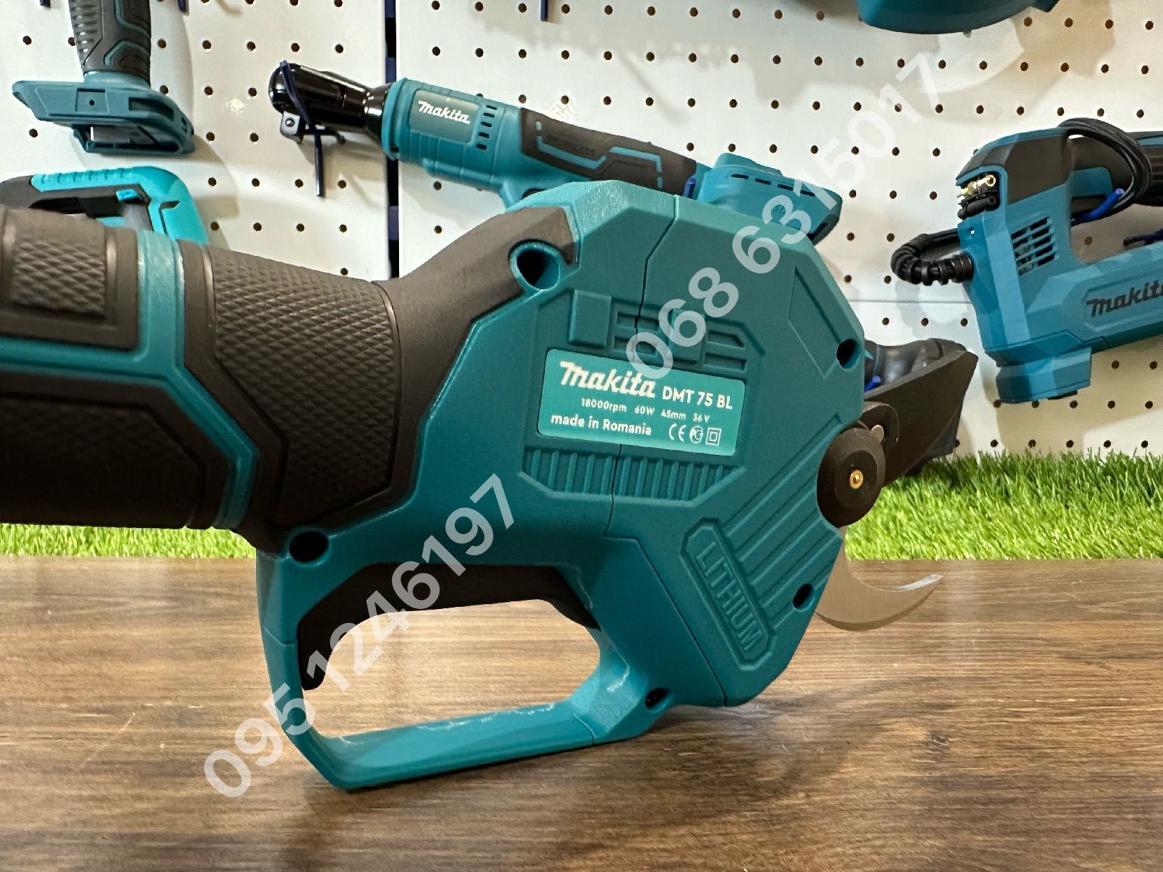 Аккумуляторный Секатор Makita DMT75BL с акб 36V 8Ah кусторез веткорез