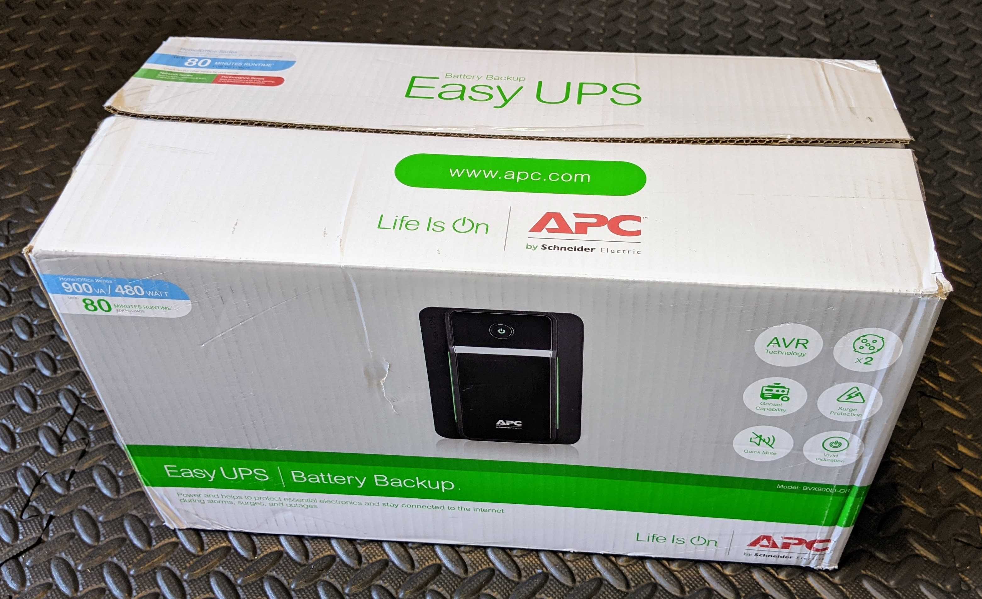 UPS APC 900va 230v Avr Schuko Sockets