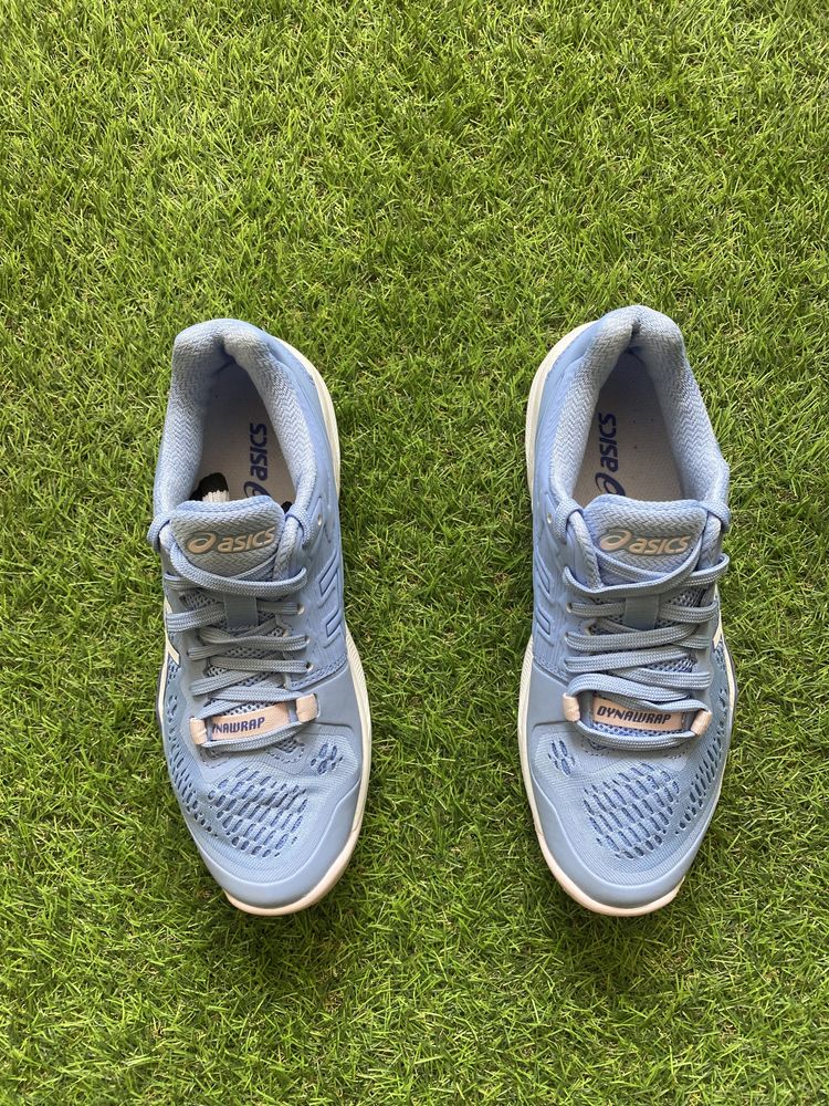 Волейбольні кросівки asics