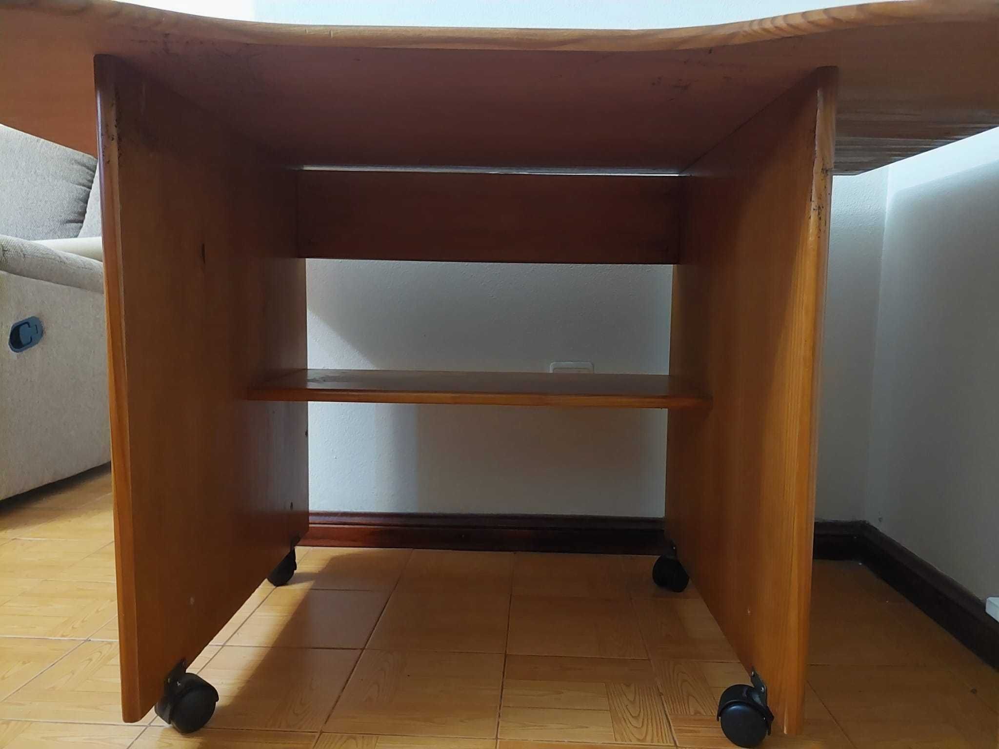 Secretaria castanho claro