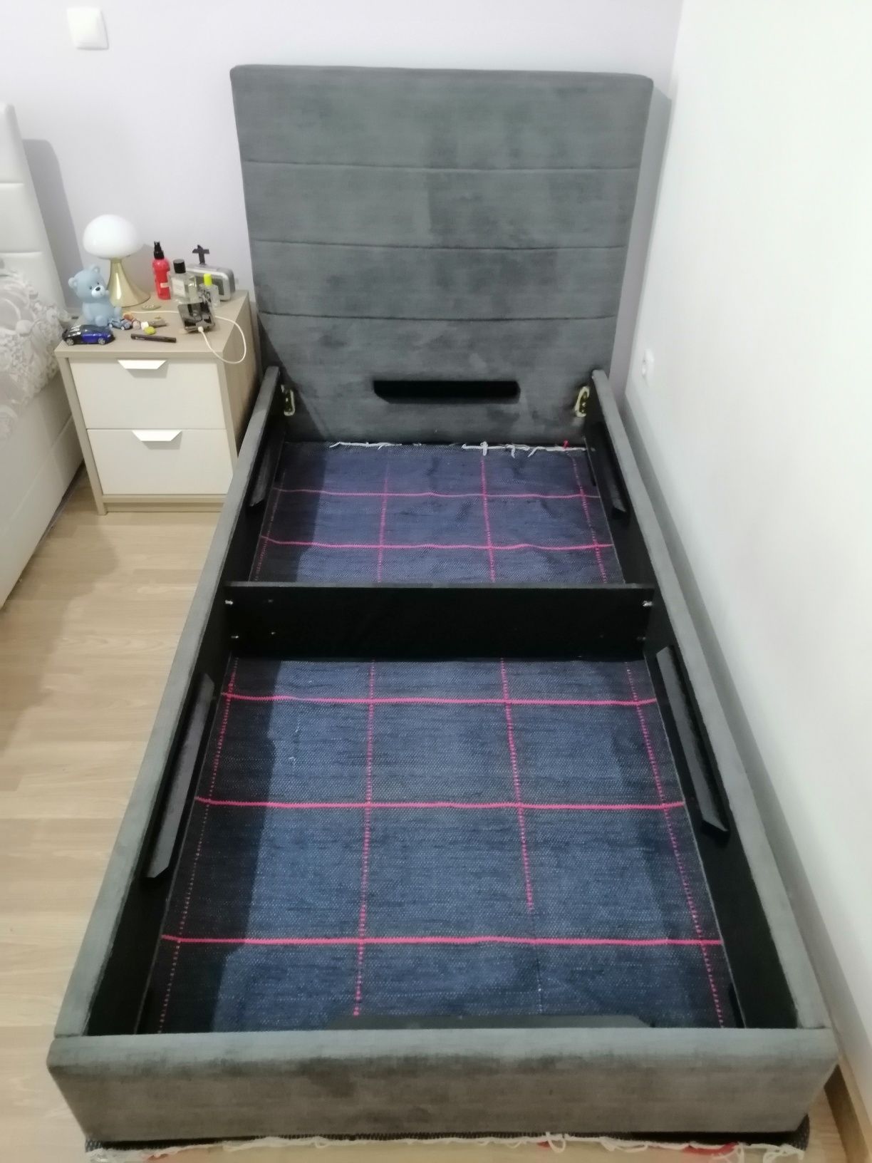 Cama de solteiro com estrado e colchão