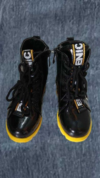 Демосезонные черные сапоги размер 27