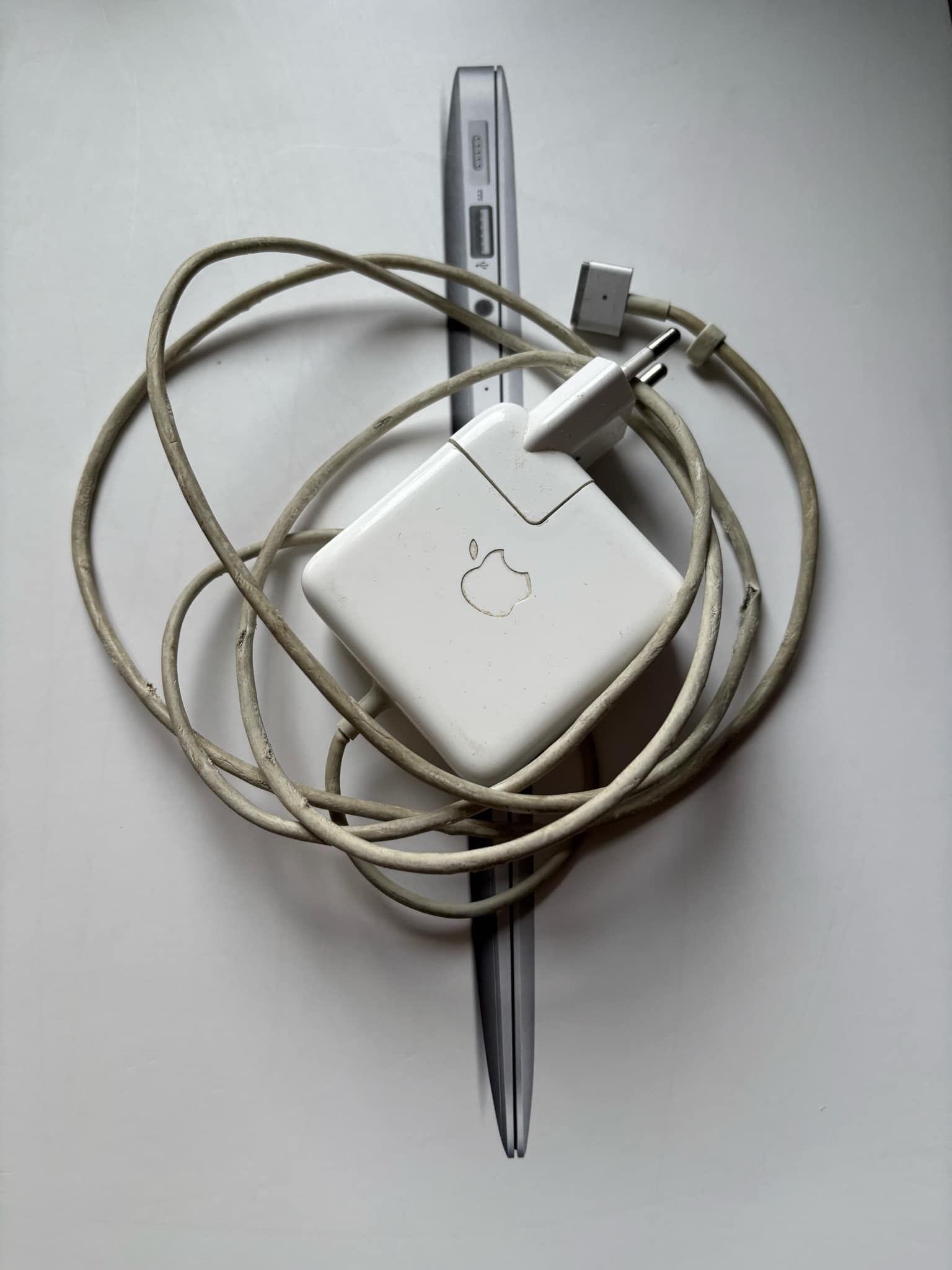 MacBook Air 13 cali, 2017, 128 GB, ładowarka