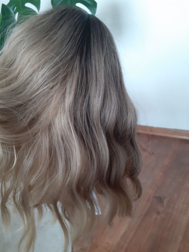 Peruka blond z szarym
