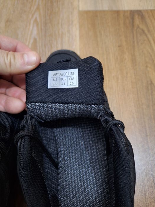 Водо відштовхуючі термо кросівки