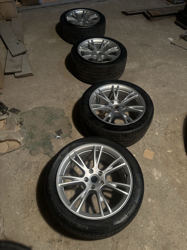 Продам диски с резиною на Tesla model Y