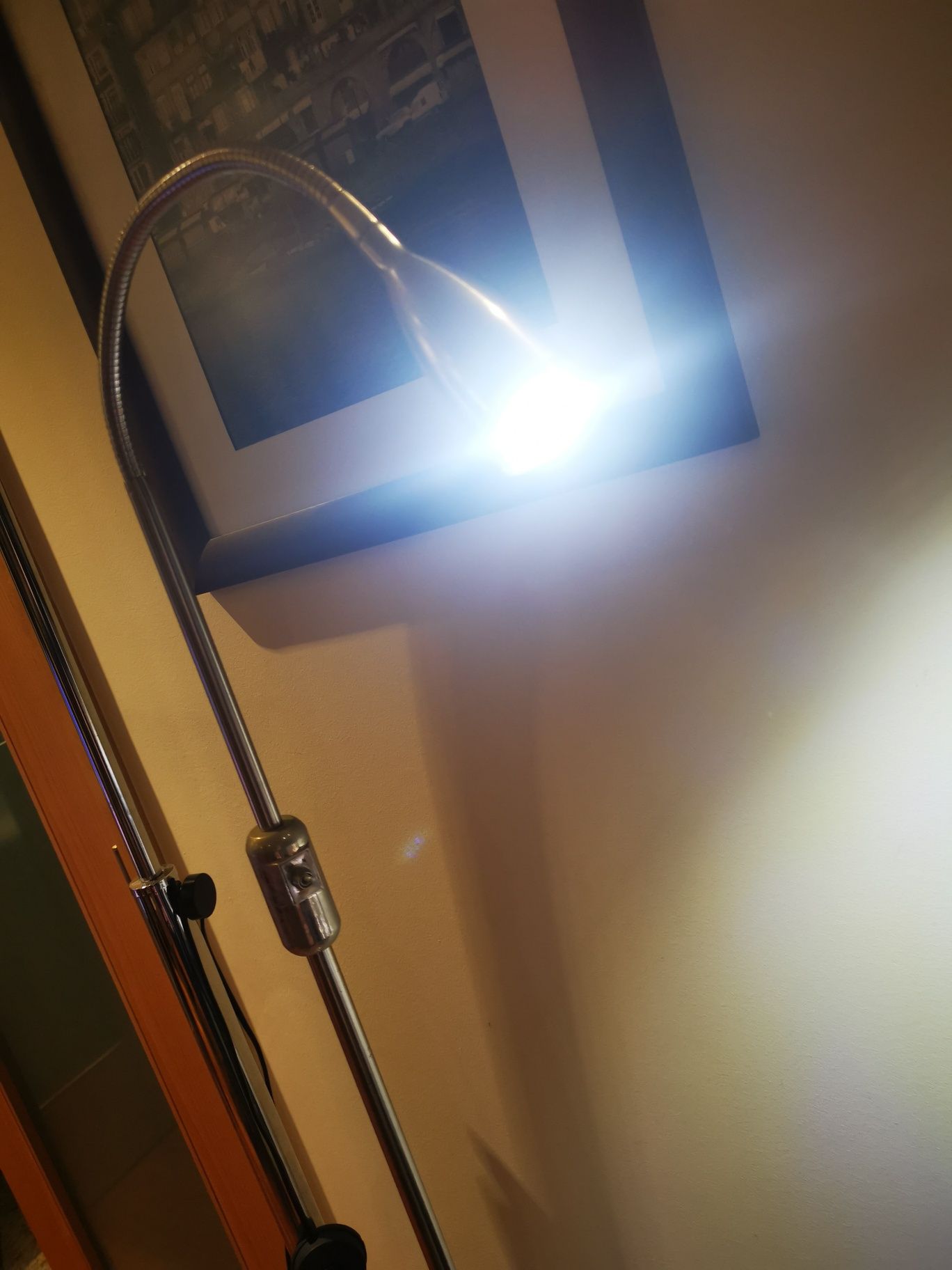Candeeiro de pé de escritório ou sala leitura led em inox