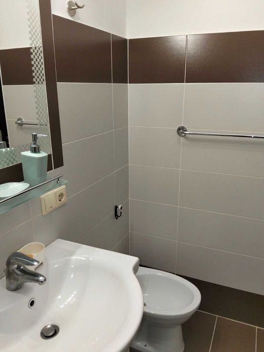 Продається двокімнатна  квартира в елітному районі.