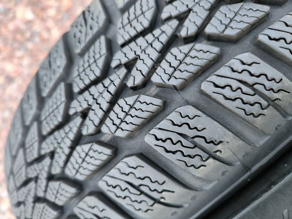 Zimowe Dunlop 165/70R14, 7.5 mm