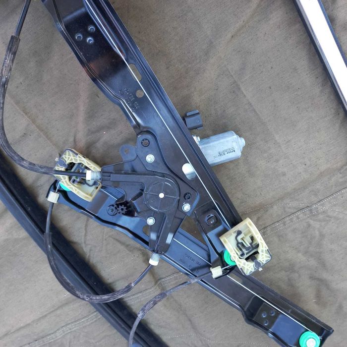 Зовнішня ручка водійських дверей з безключовим доступом FORD FOCUS 3