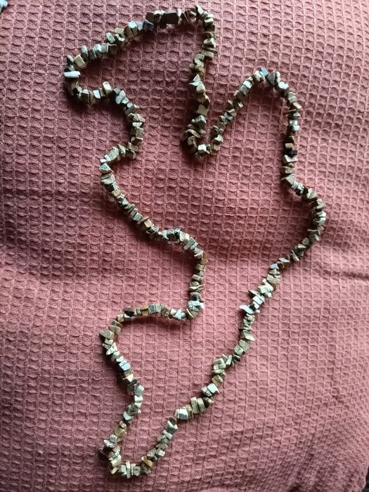 Colares de pedras naturais