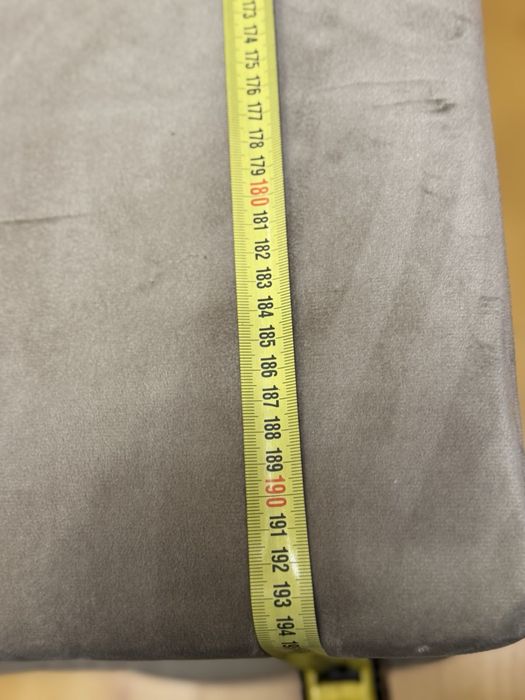 Диван у вітальну , новий