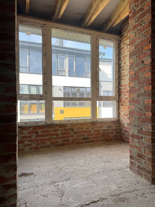 Продається двокімнатна квартира у Петриках