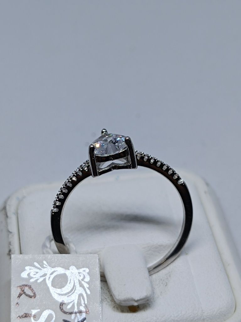 Srebrny pierścionek z cyrkoniami srebro 925 rozmiar 19