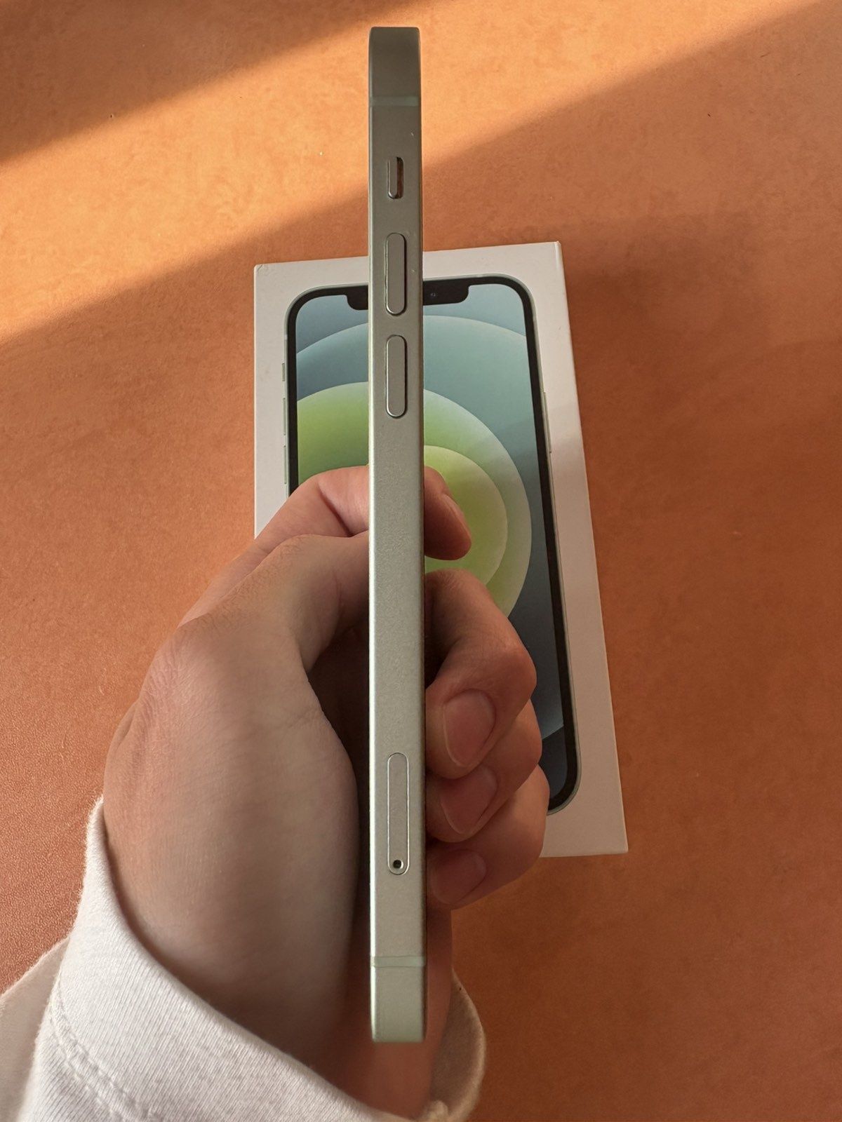 Продам IPHONE 12. На 128 Гб.  Салатовый