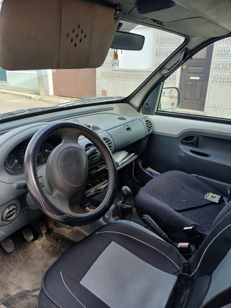 Vendo Renault Kangoo andar e outra para peças com documentos
