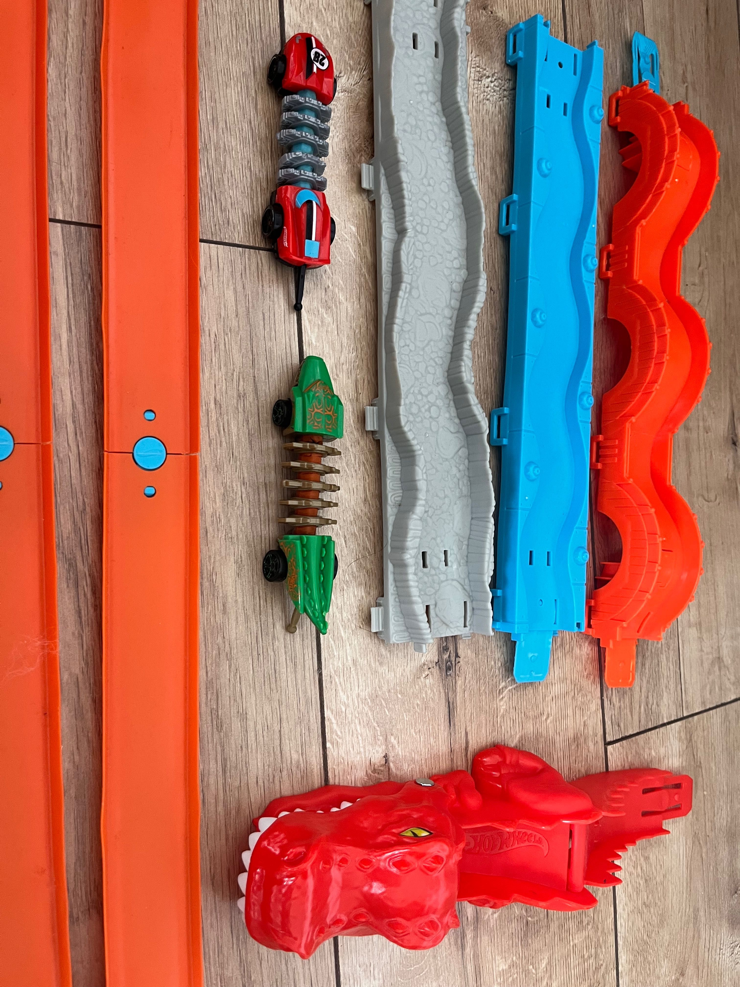 Hotwheels zjeżdżalnia tory samochody + strój