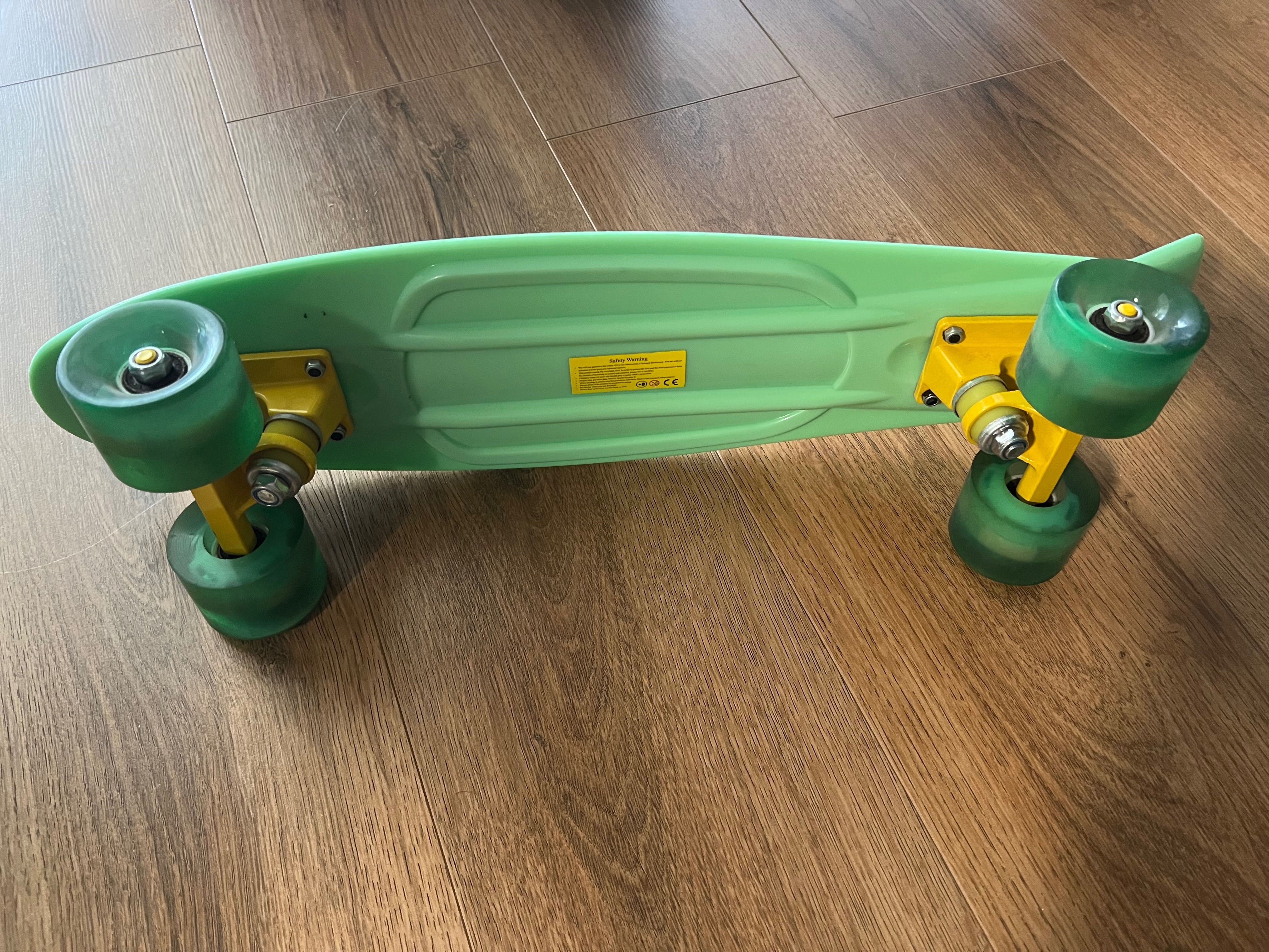 Скейт penny board.