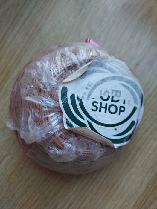 Cesto Gel duche e bola de espuma de banho  Body Shop