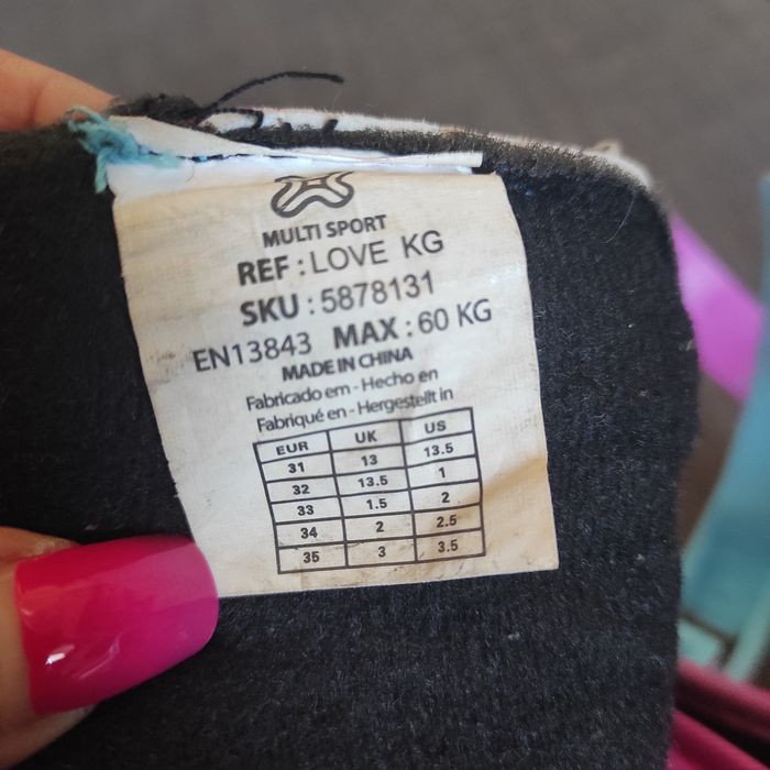 Patins em linha rosa