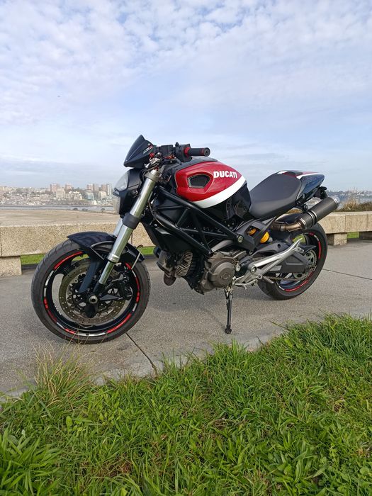 Ducati Monster 696