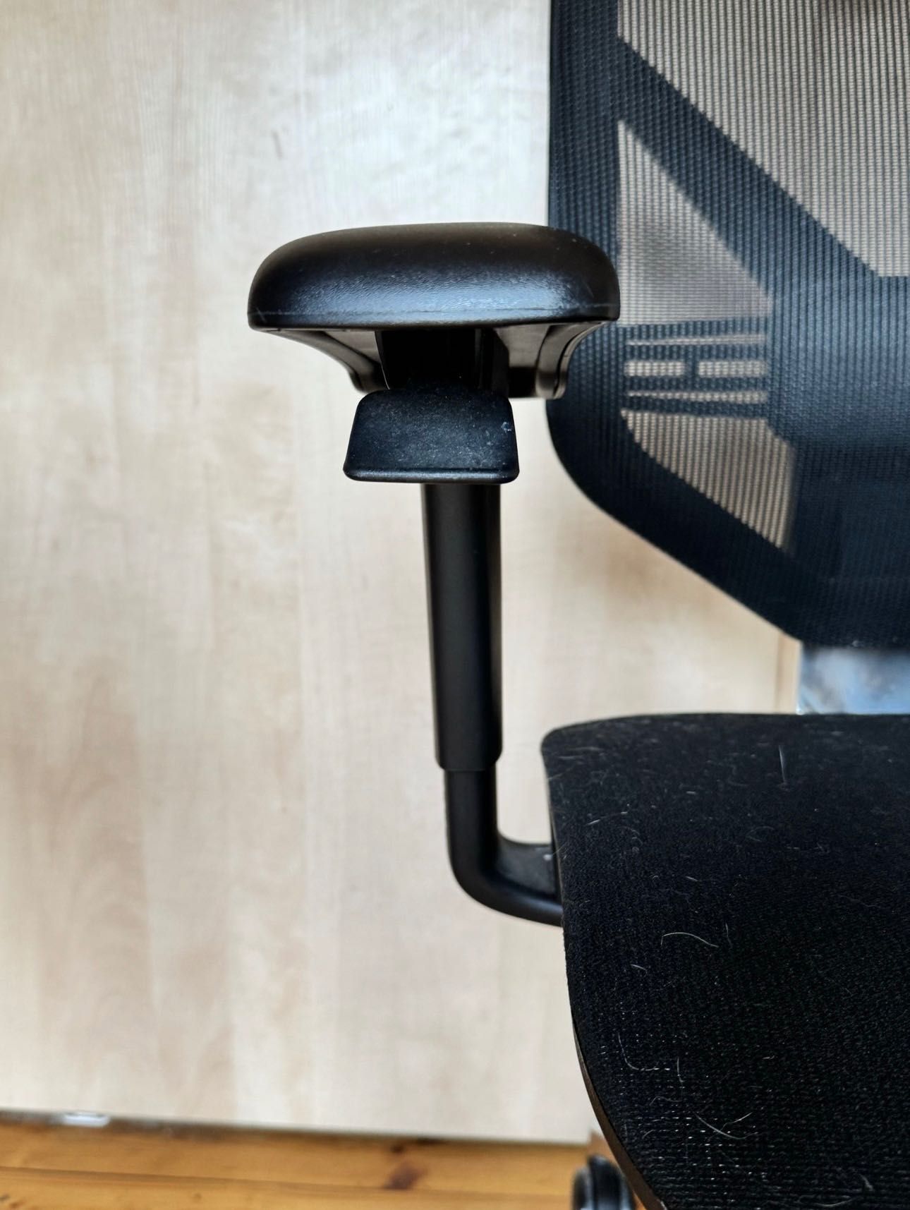 Wygodny fotel biurowy ergonomiczny Insight
