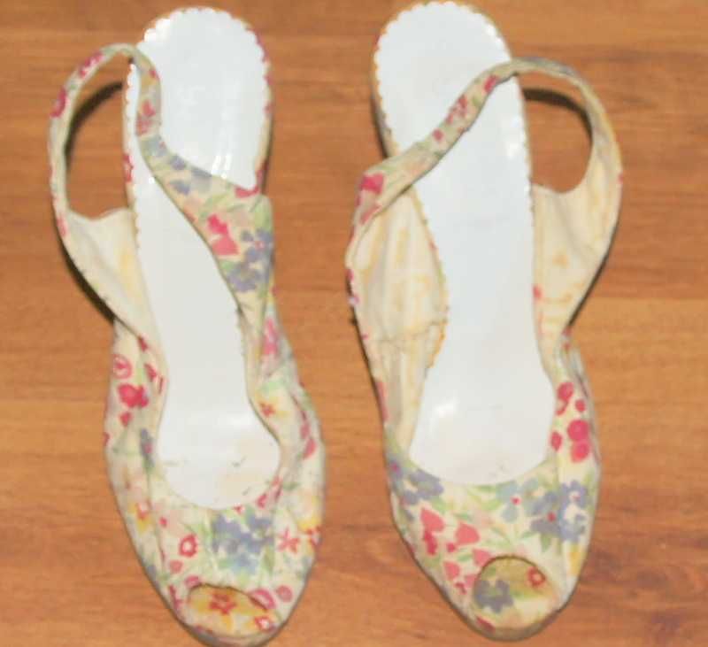 Buty sandałki damskie w kwiatki na koturnie 39 40 26cm