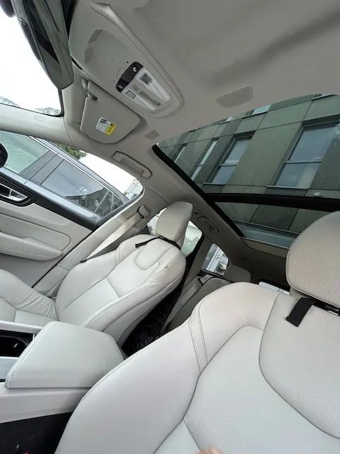 Volvo XC 60 Auto z USA - zarejestrowane w Polsce w sierpniu 2025