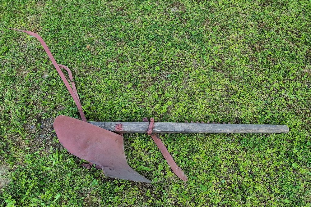Stary pług konny jednoskibowy